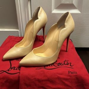 Hot Chick beige Christian Louboutin size 39 1/2